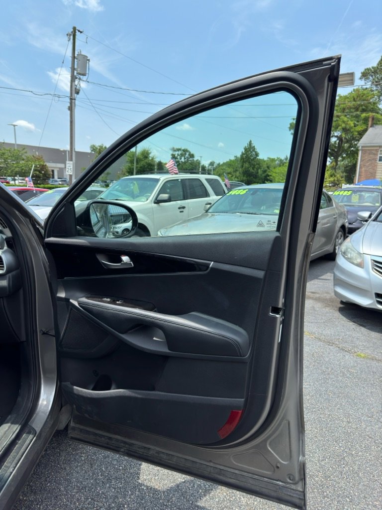 Used 2017 Kia Sorento L image 11