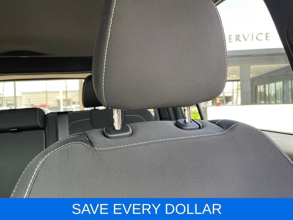 Used 2025 Jeep Grand Cherokee Laredo AWD/4WD image 19
