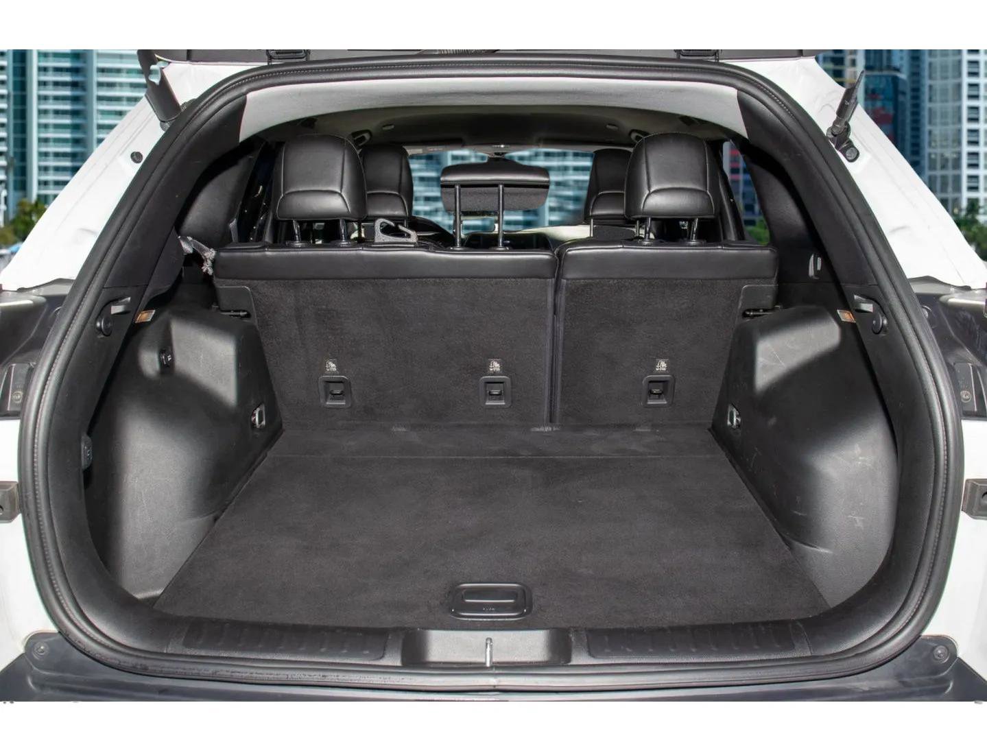 Used 2019 Jeep Cherokee Latitude Plus w/ Comfort/Convenience Group image 16