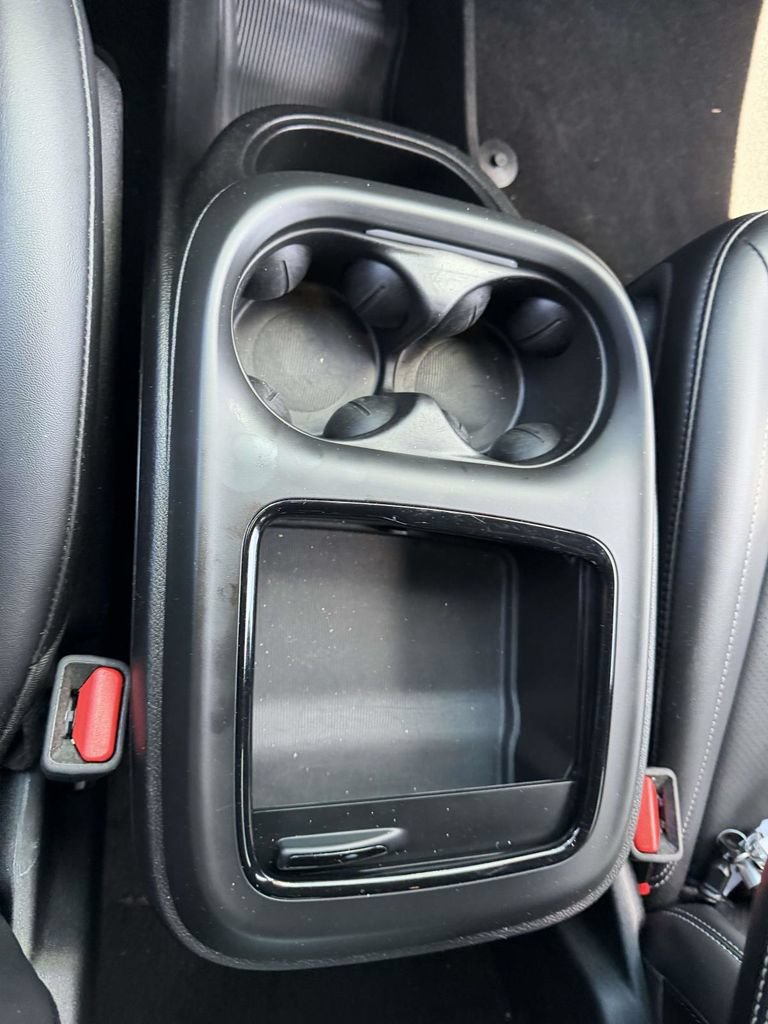 Used 2024 Chrysler Pacifica Limited FWD image 29