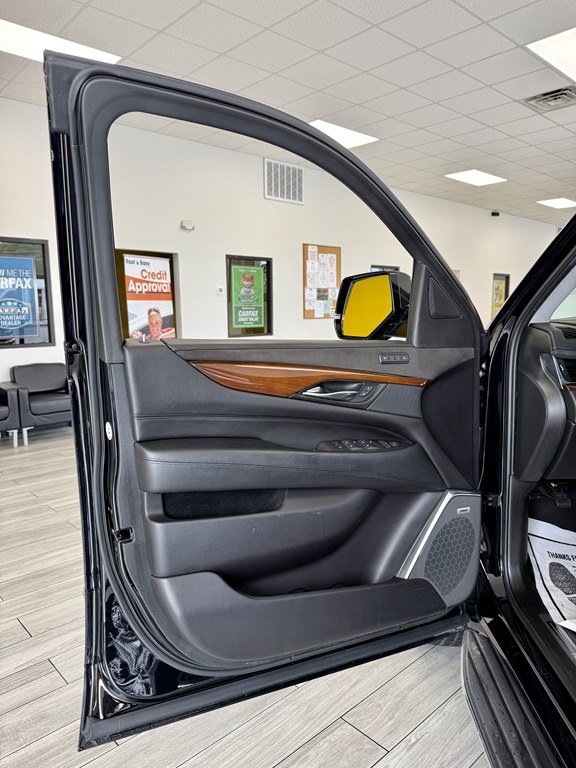 Used 2018 Cadillac Escalade 2WD image 15