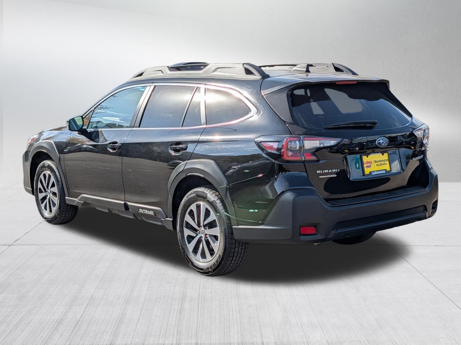 Used 2023 Subaru Outback Premium AWD/4WD image 5