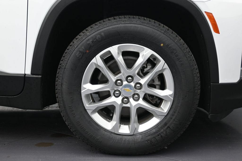 Used 2023 Chevrolet Traverse LS FWD image 9