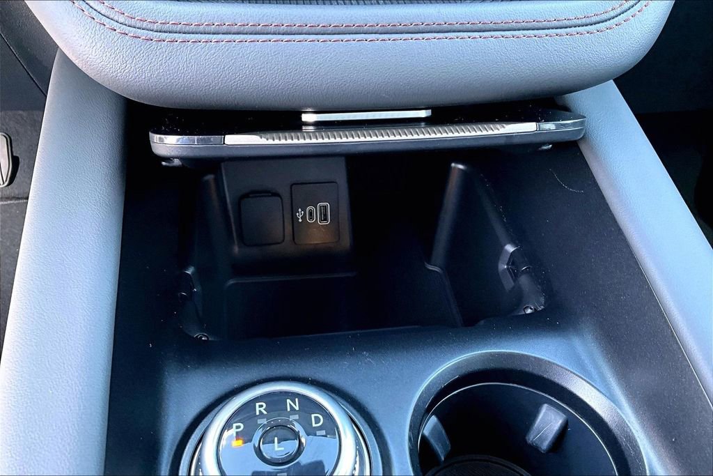 Used 2025 Ford Explorer Active image 33