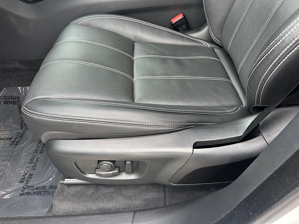 Used 2023 Land Rover Range Rover Velar R-Dynamic S image 16