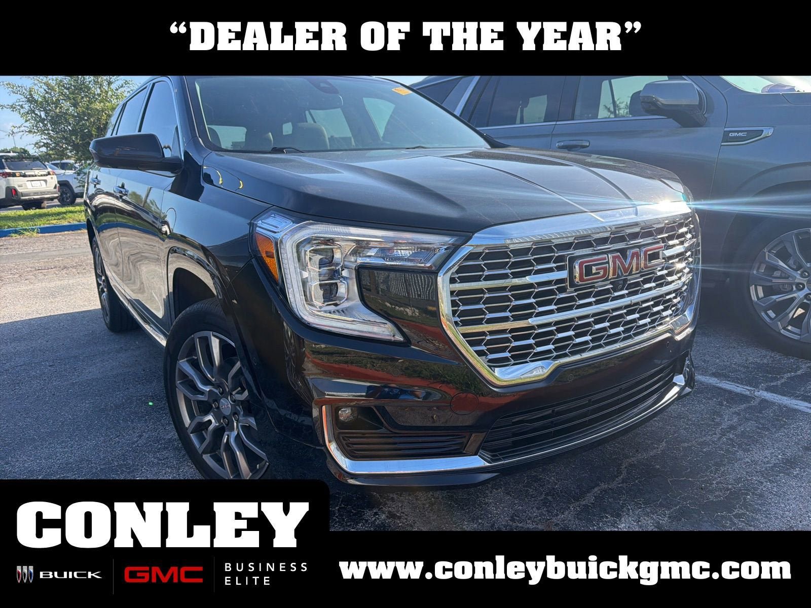 Used 2024 GMC Terrain Denali w/ Denali Premium Package AWD/4WD image 1