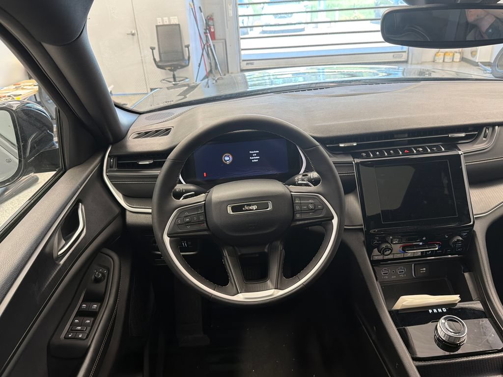 Certified 2024 Jeep Grand Cherokee Altitude AWD/4WD image 15