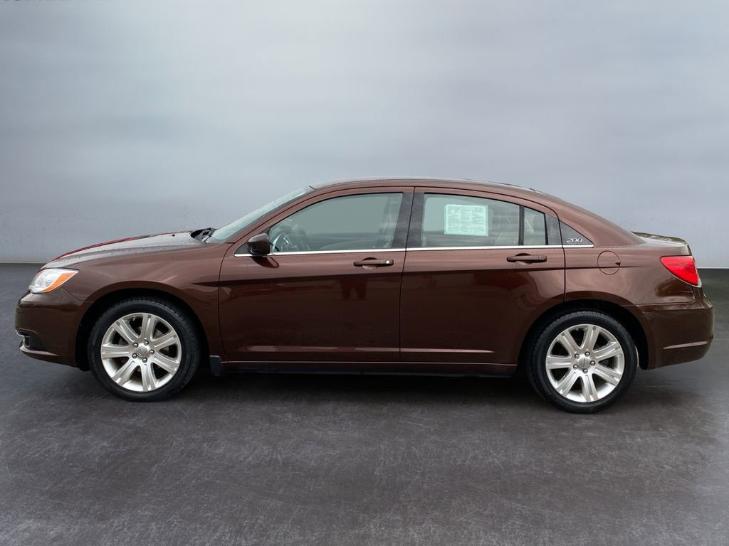Used 2012 Chrysler 200 Touring FWD image 2