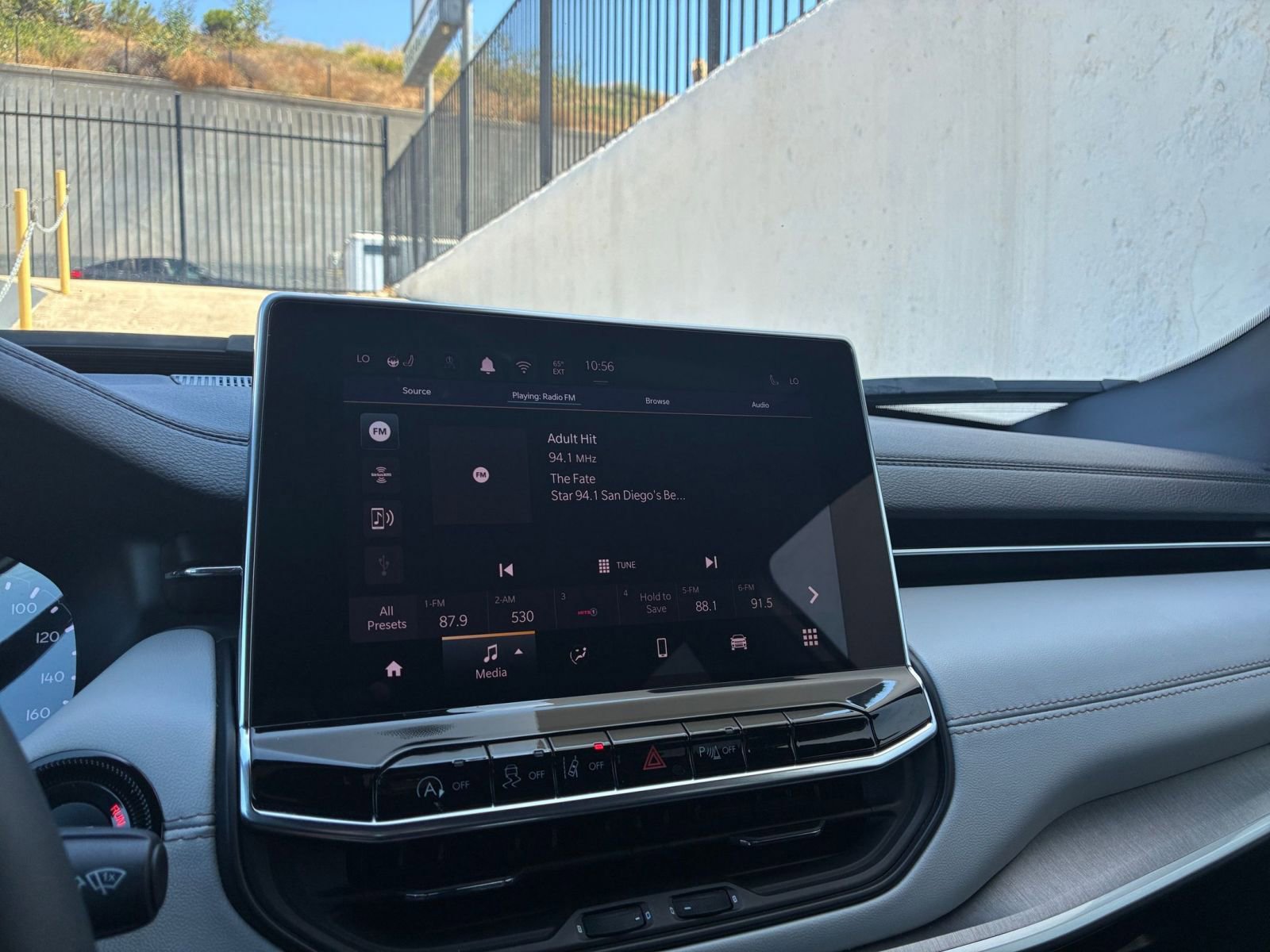 Used 2025 Jeep Compass Limited image 20