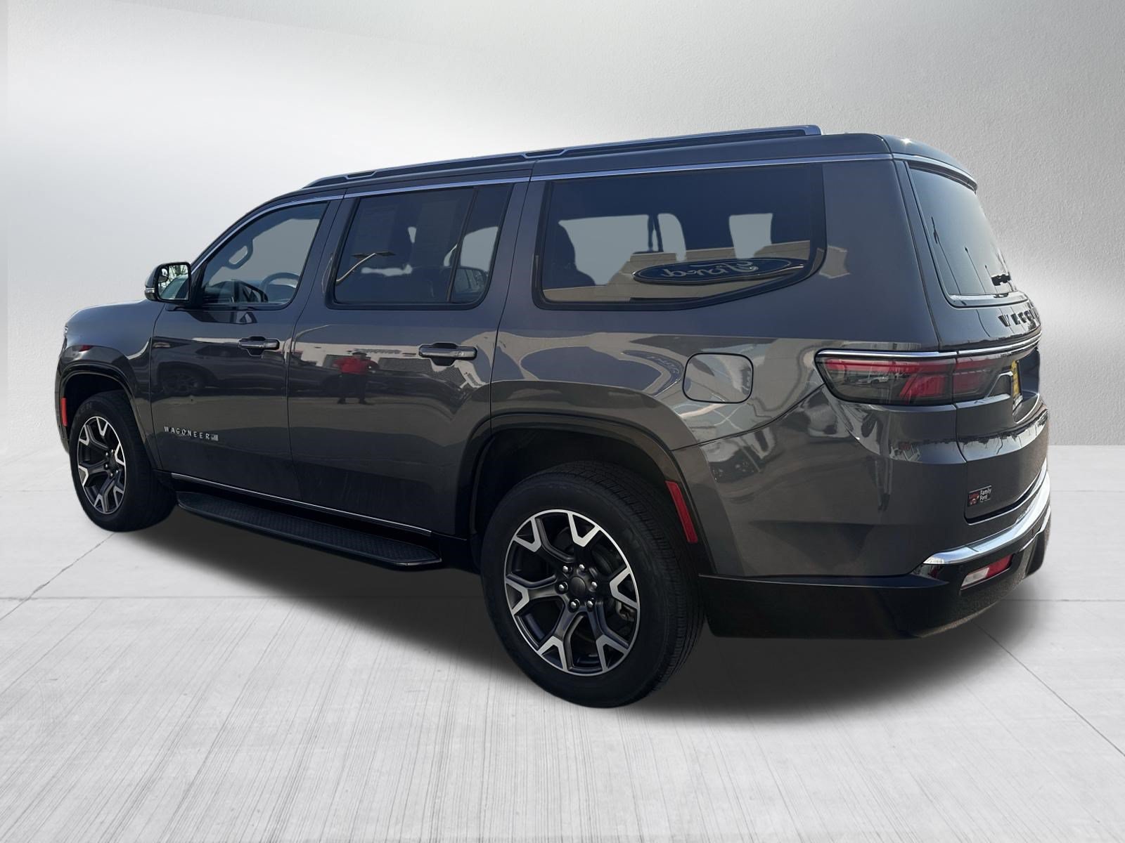 Used 2024 Jeep Wagoneer Series III AWD/4WD image 5
