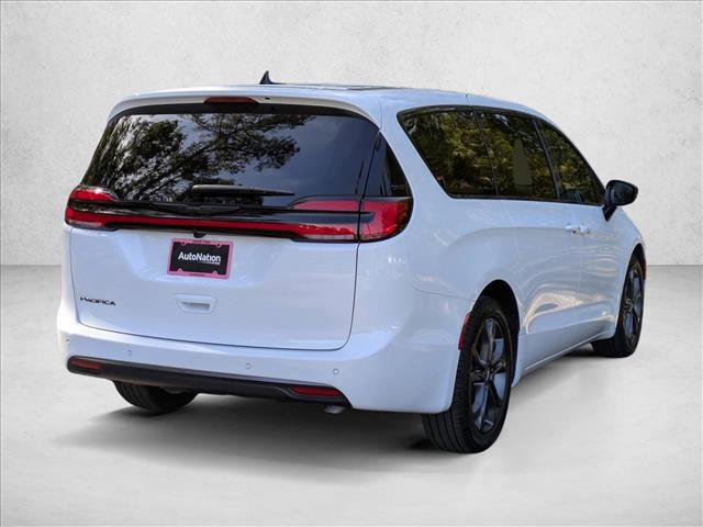New 2026 Chrysler Pacifica Select image 2