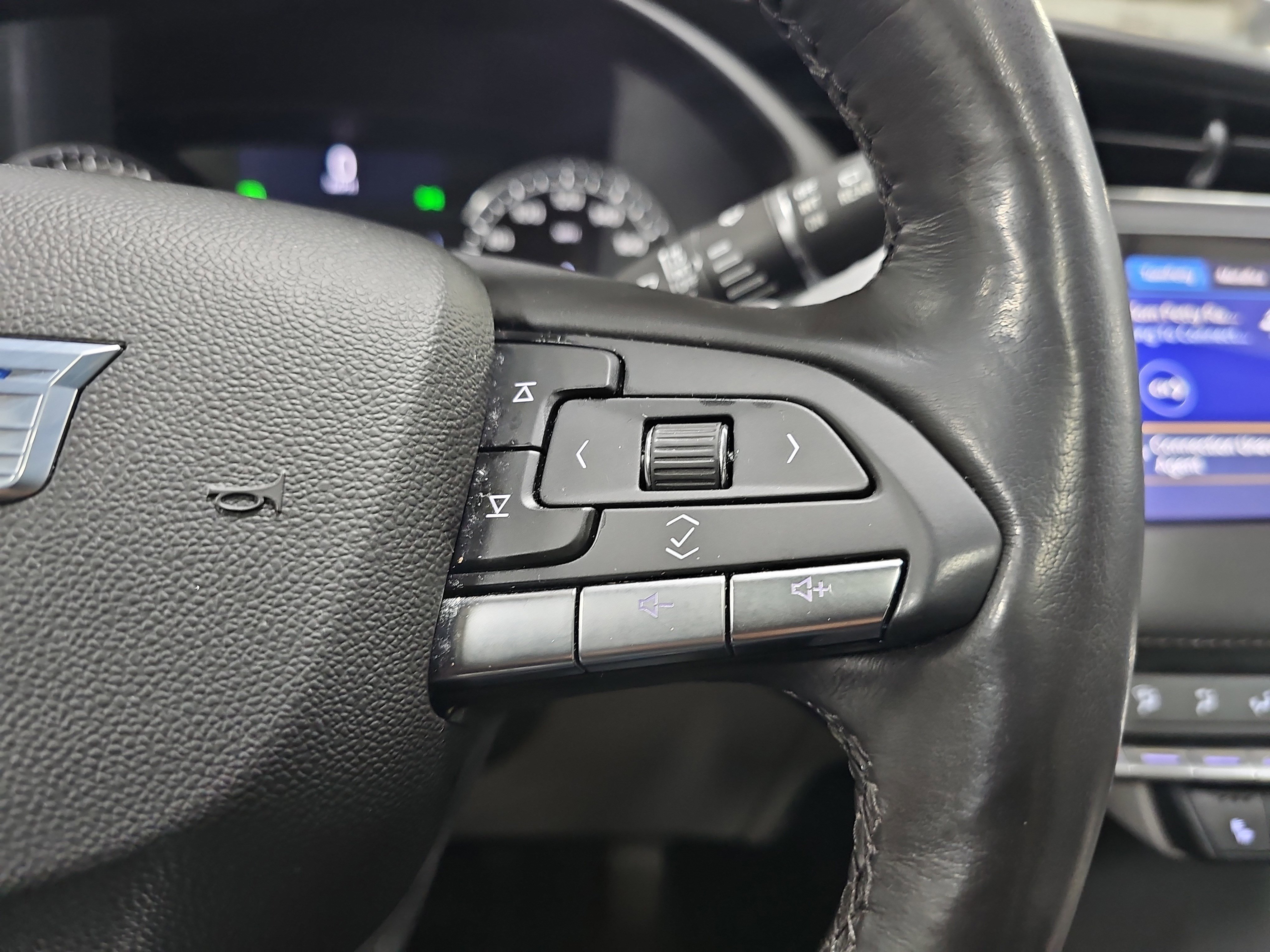 Used 2021 Cadillac XT4 Luxury w/ Cold Weather Package image 19