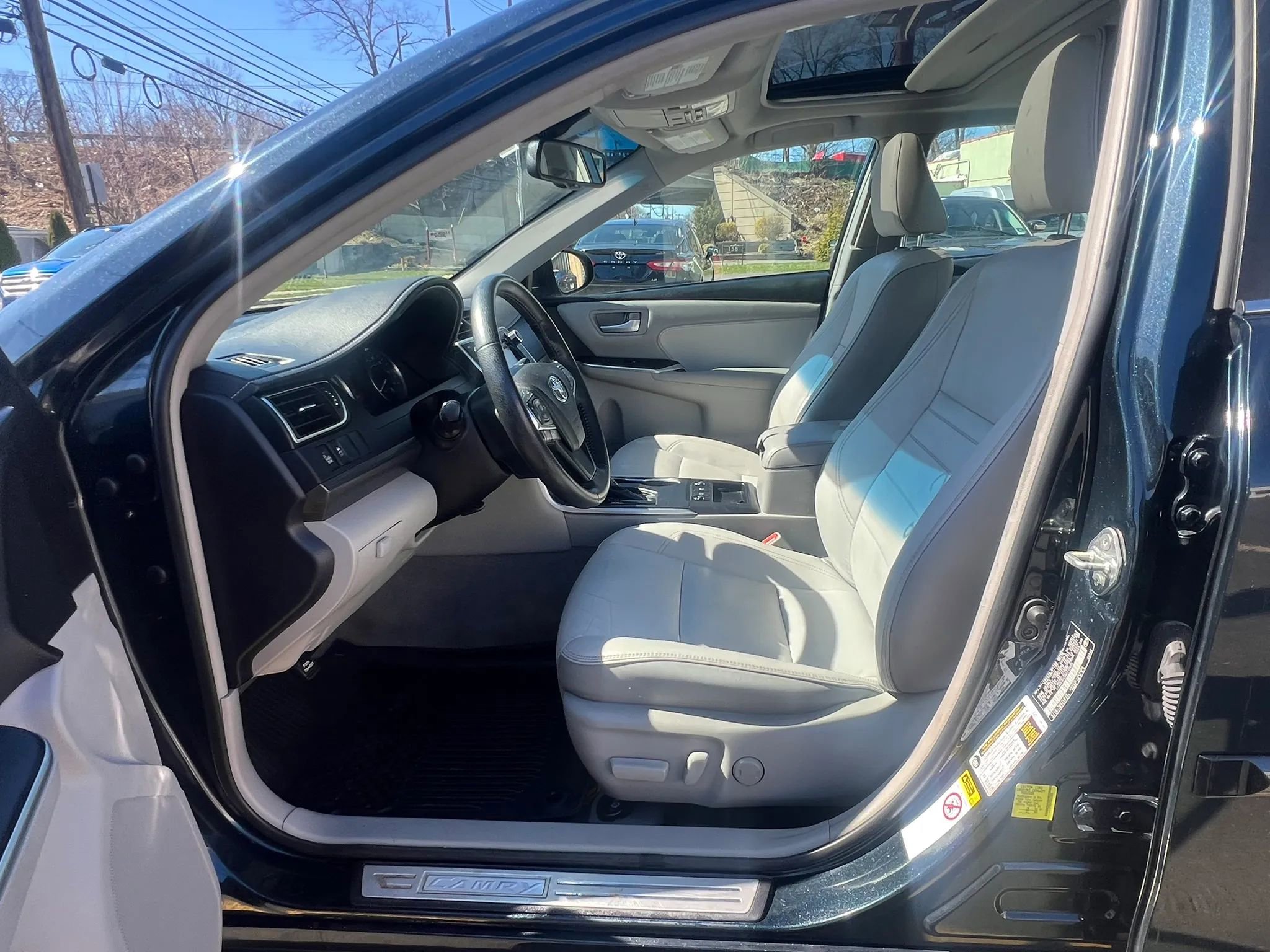 Used 2017 Toyota Camry XLE w/ Moonroof Package FWD image 27