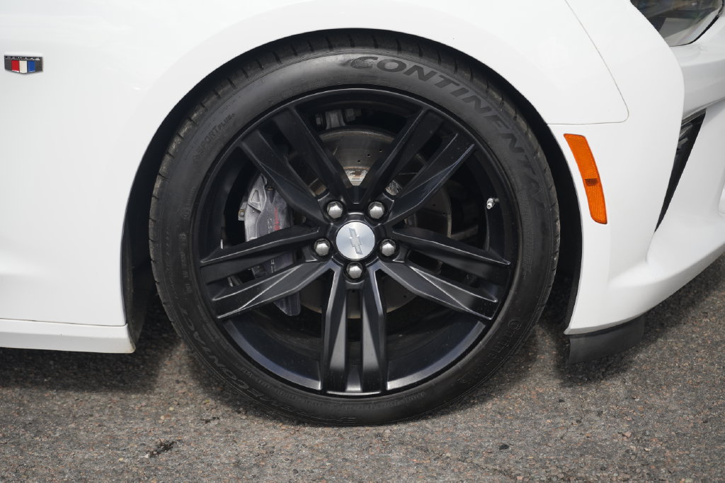 Used 2018 Chevrolet Camaro SS RWD image 11