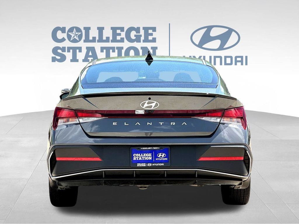Used 2025 Hyundai Elantra Sport FWD image 9