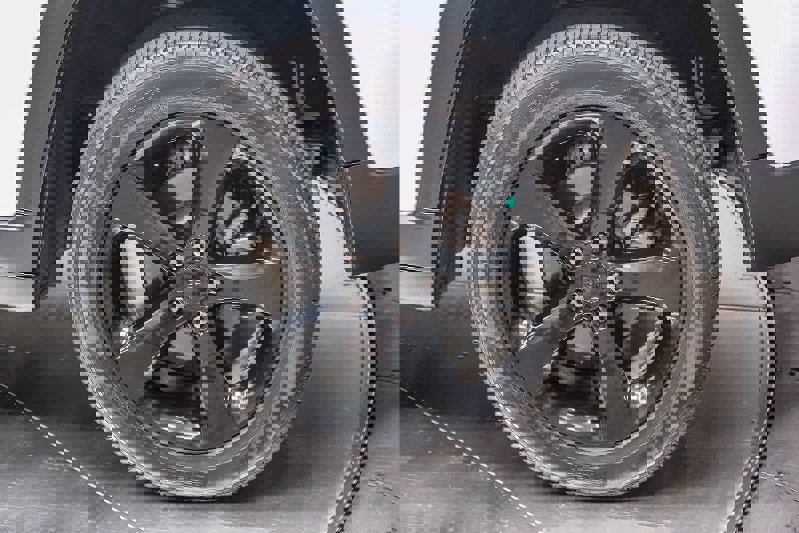 Used 2023 Jeep Grand Cherokee Limited w/ Black Appearance Package image 9