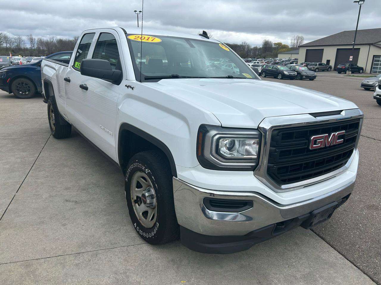 Used 2017 GMC Sierra 1500 4x4 Double Cab image 3