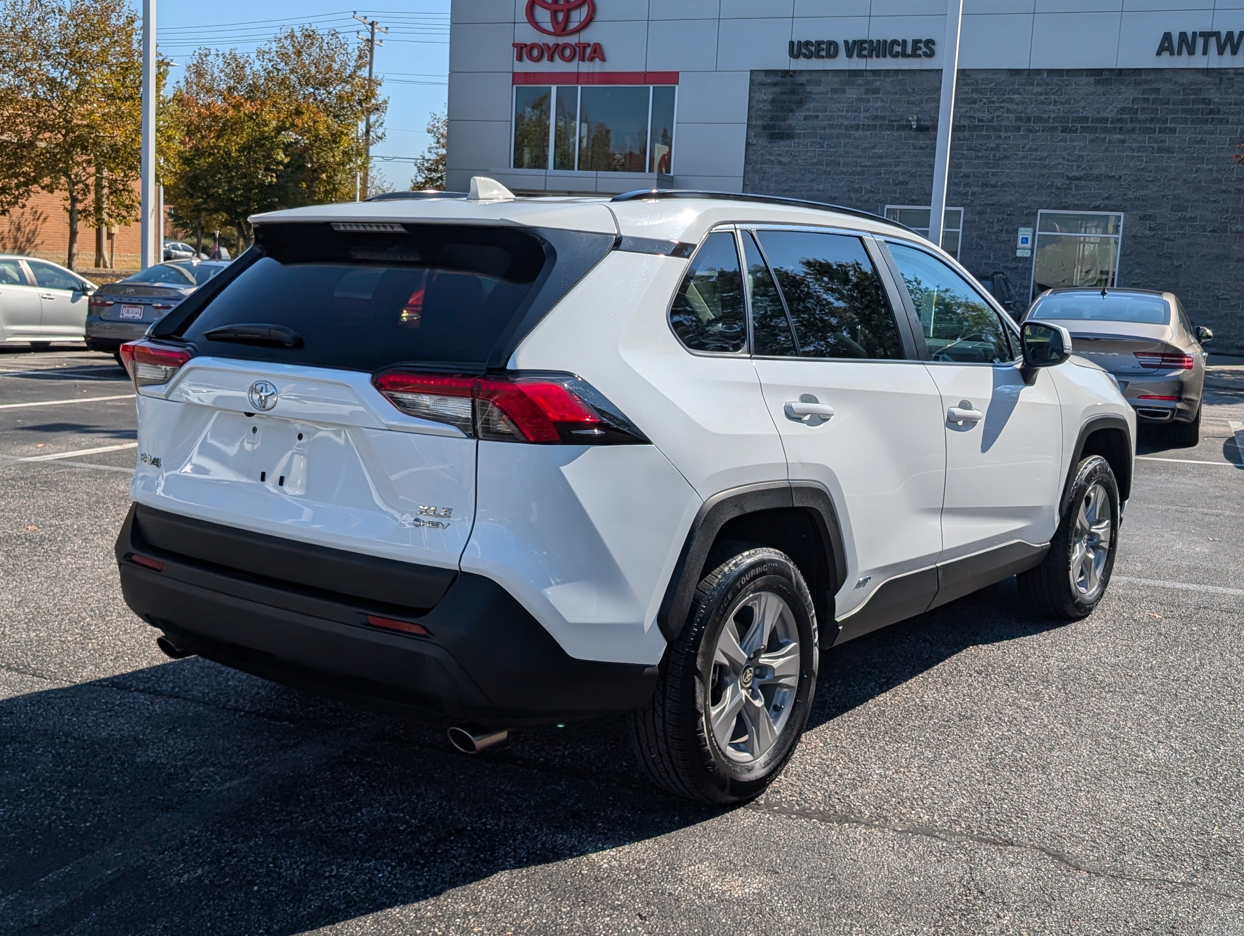 Used 2025 Toyota RAV4 XLE AWD/4WD image 3