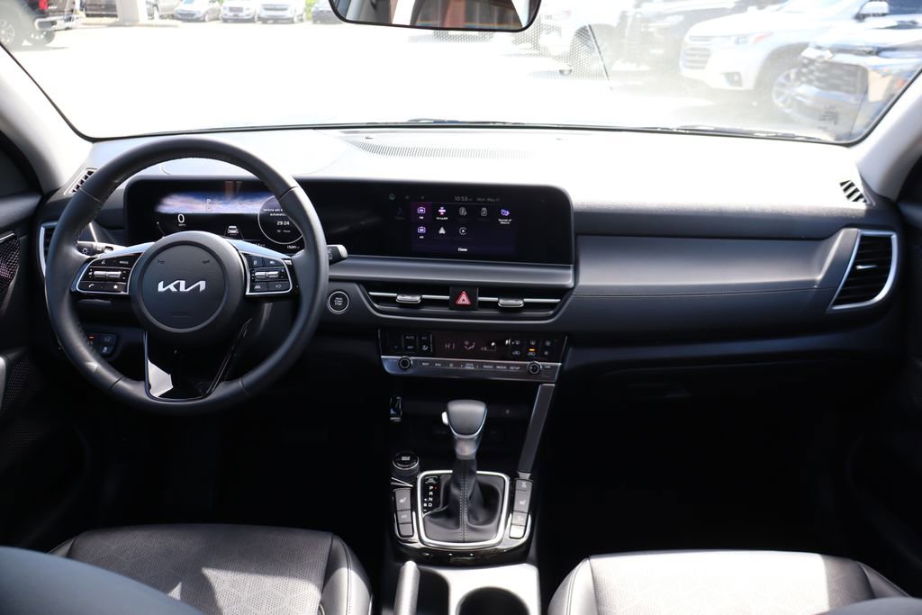 Used 2025 Kia Seltos EX w/ EX Sunroof Package AWD/4WD image 42