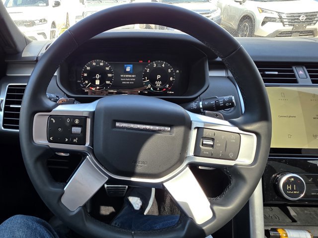 Used 2025 Land Rover Discovery Dynamic SE image 7