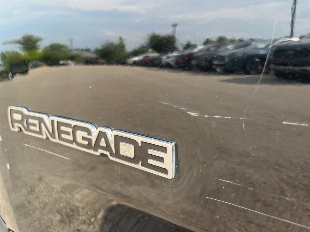 Used 2019 Jeep Renegade Latitude w/ Cold Weather Group AWD/4WD image 32