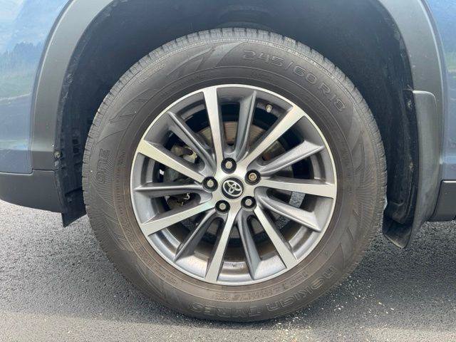 Certified 2019 Toyota Highlander XLE AWD/4WD image 11