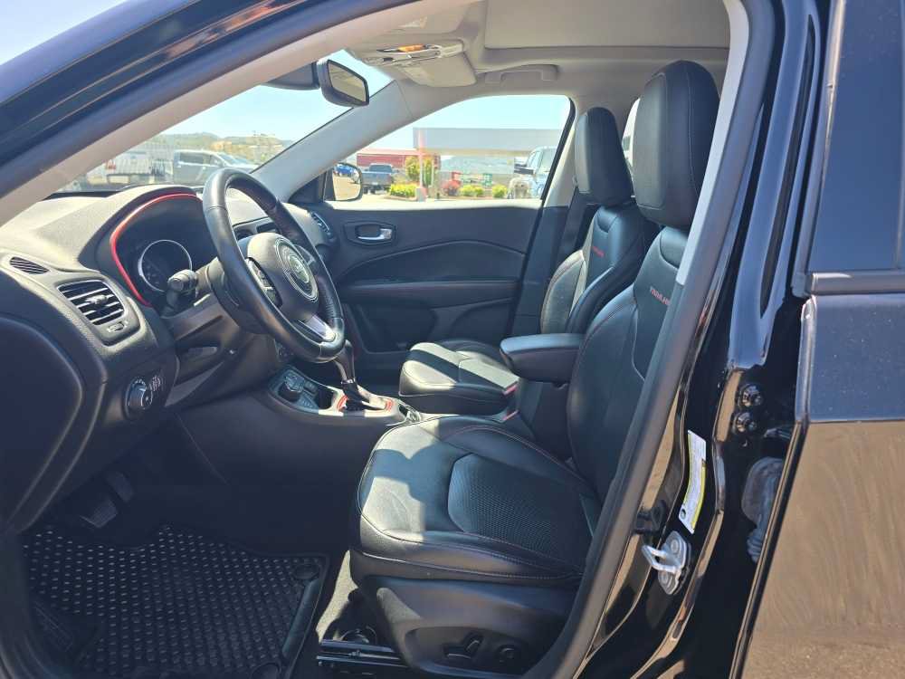 Used 2019 Jeep Compass Trailhawk w/ Leather Interior Group AWD/4WD image 9
