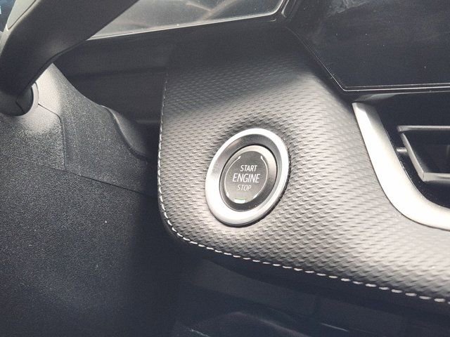 Used 2025 Chevrolet Equinox LT w/ Safety and Technology Package image 8