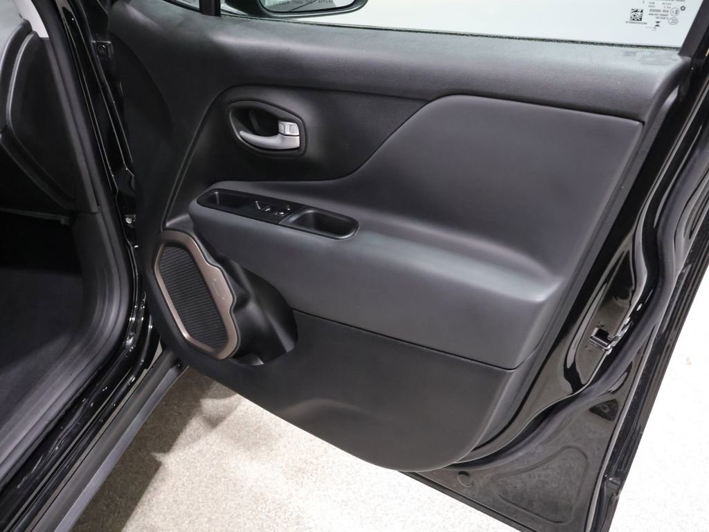 Used 2023 Jeep Renegade Latitude AWD/4WD image 25