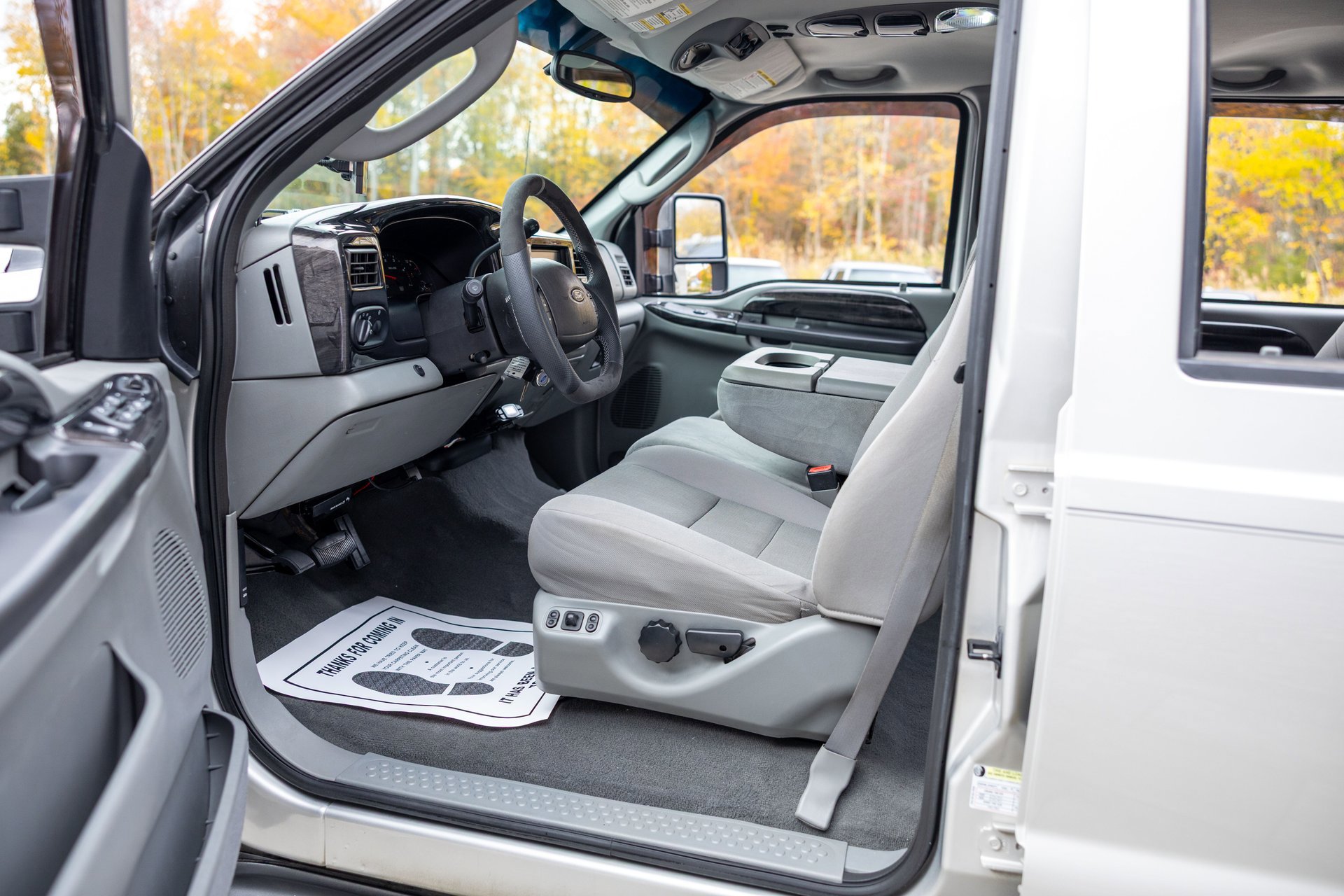 Used 2005 Ford Excursion XLS image 32