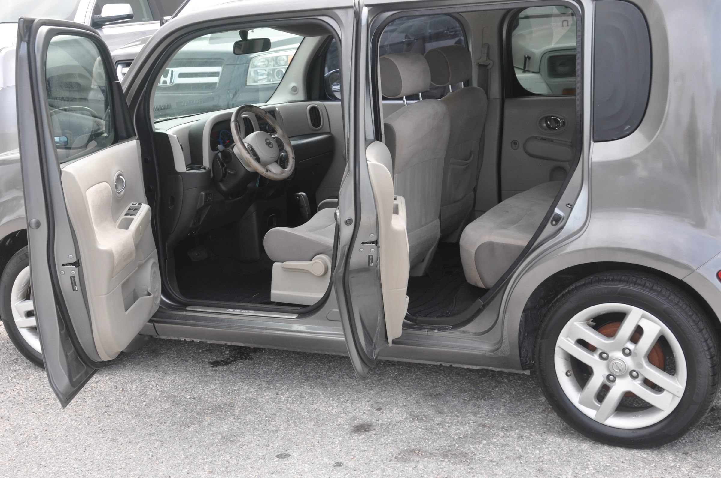 Used 2010 Nissan Cube 1.8 SL w/ Interior Designer Pkg FWD image 9