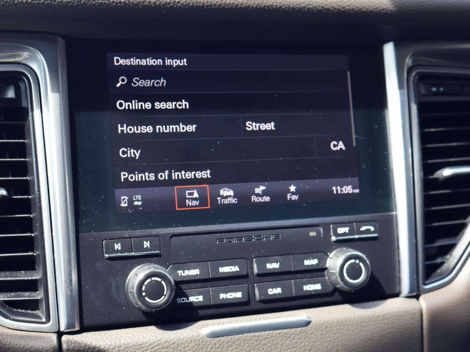 Used 2018 Porsche Macan S image 18