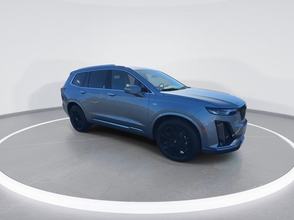 New 2025 Cadillac XT6 Luxury image 2