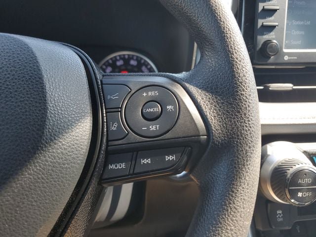 Used 2021 Toyota RAV4 XLE w/ Convenience Package FWD image 25