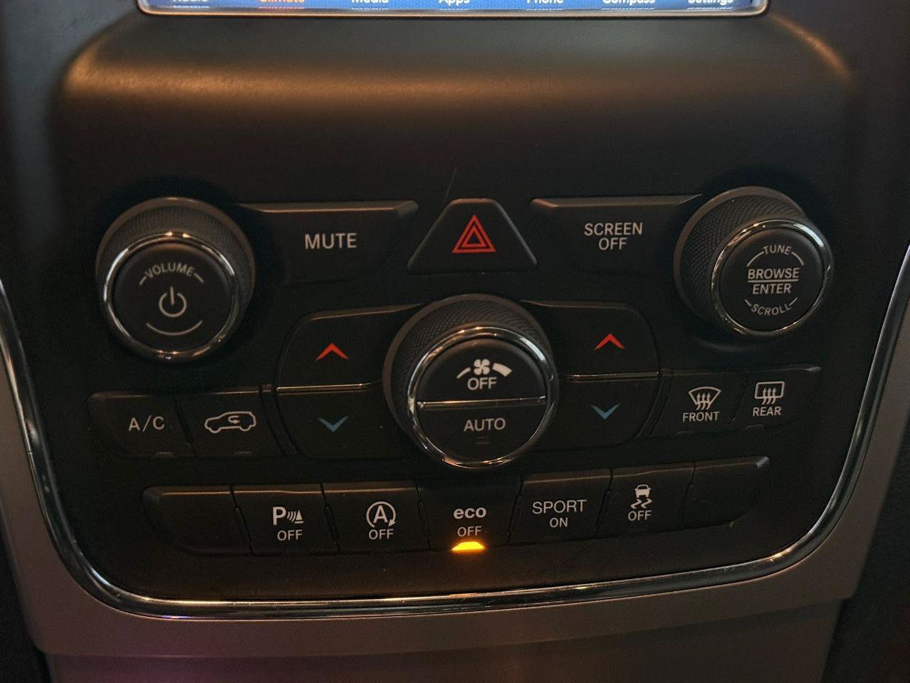 Used 2019 Jeep Grand Cherokee Laredo AWD/4WD image 30