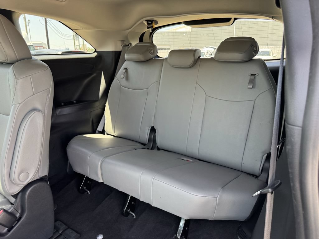 Used 2025 Toyota Sienna XLE FWD image 26