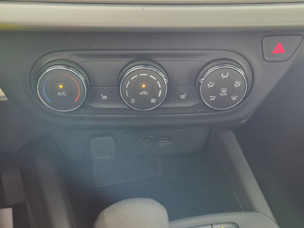 Used 2024 Chevrolet Trax LS w/ LS Convenience Package FWD image 19