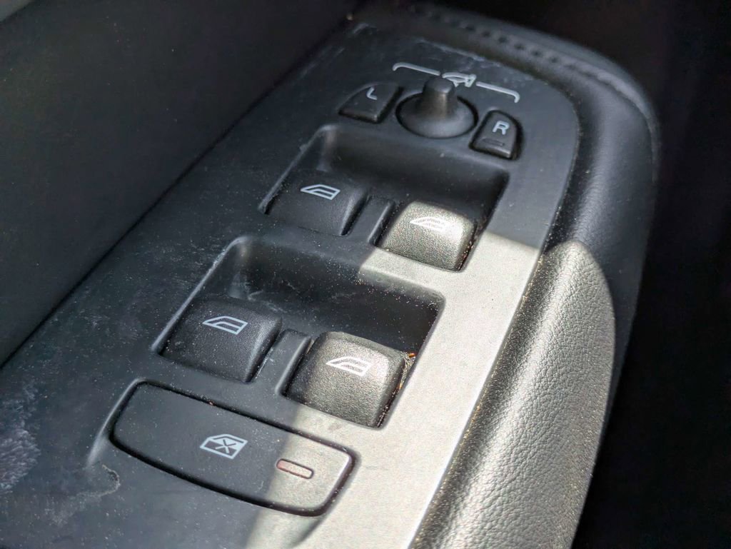 Used 2024 Volvo XC60 B5 Core AWD/4WD image 25