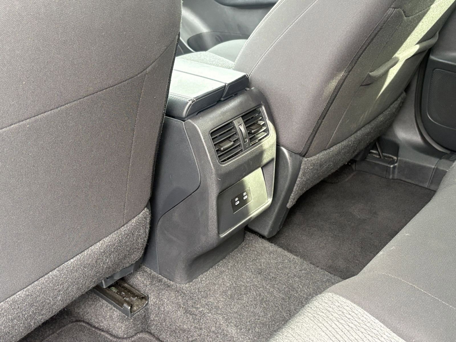 Used 2025 Nissan Rogue SV image 24