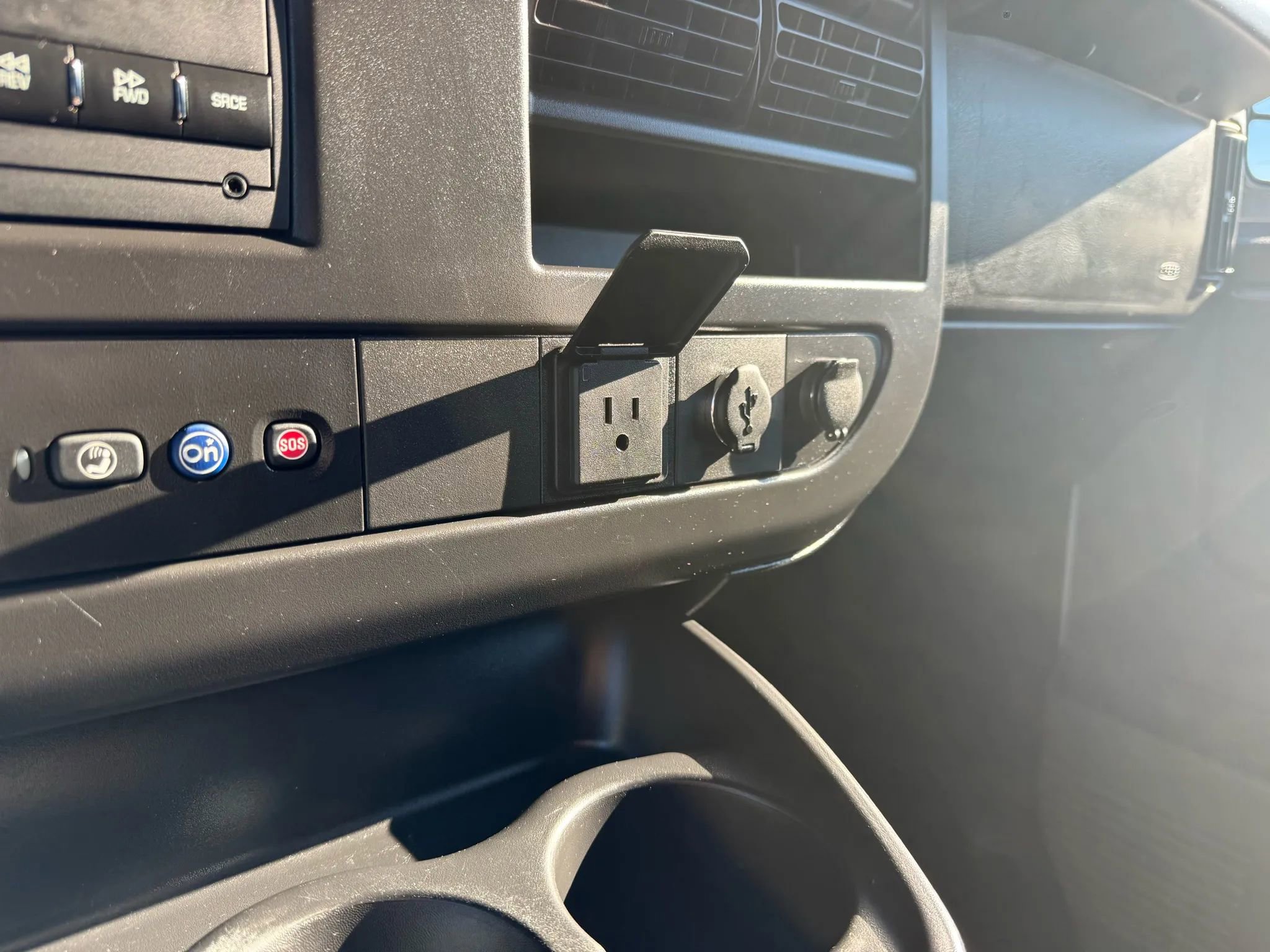 Used 2022 GMC Savana 2500 w/ Communications Package image 31