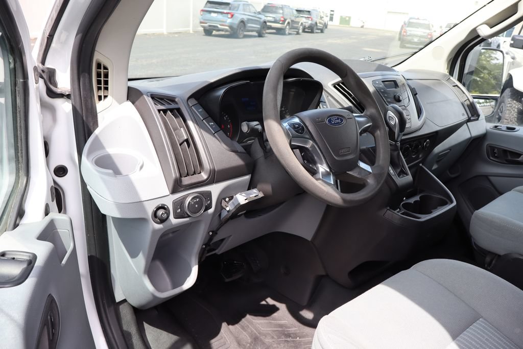 Used 2016 Ford Transit 250 130 Low Roof RWD image 4