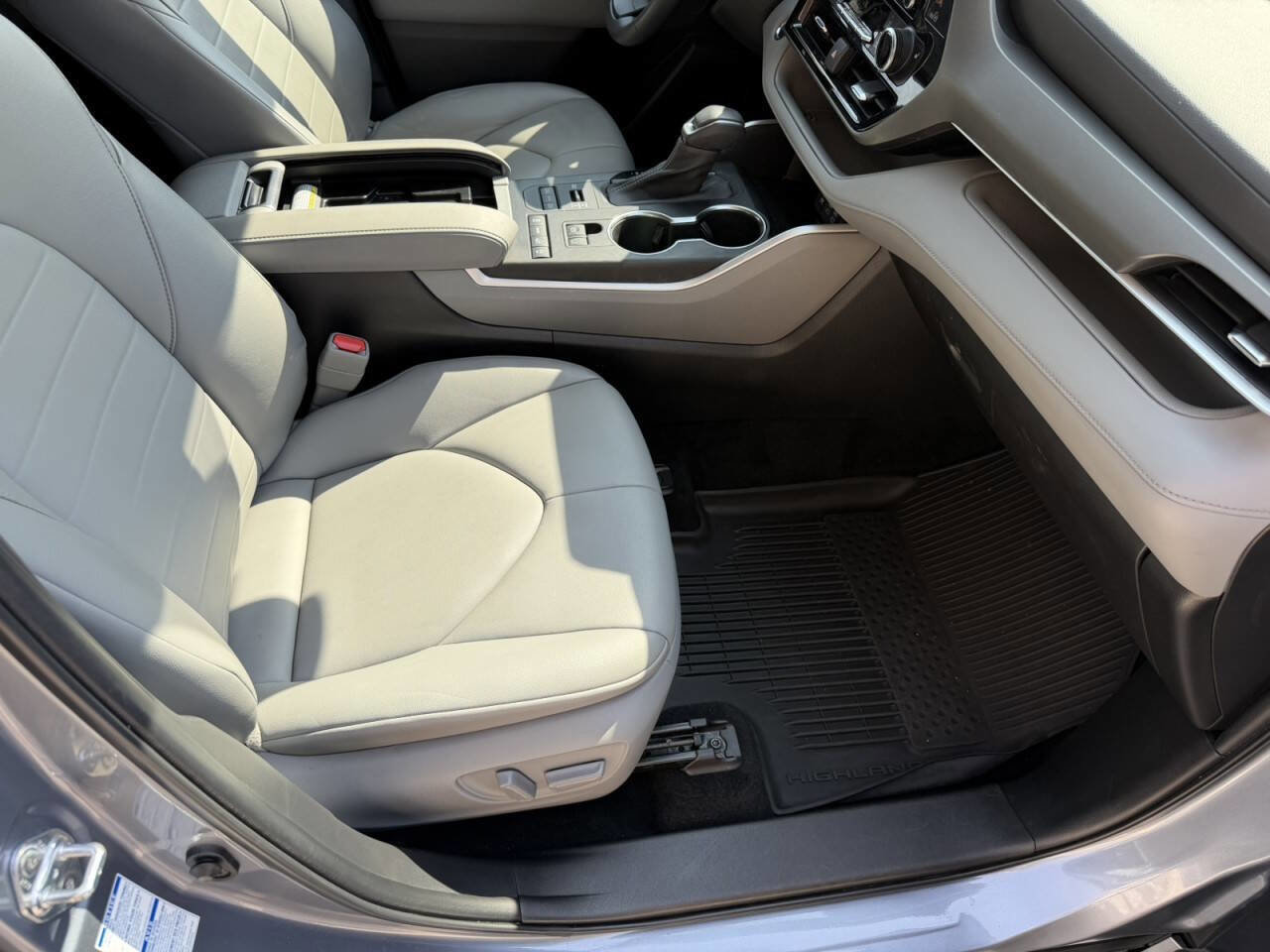 Used 2022 Toyota Highlander XLE image 21