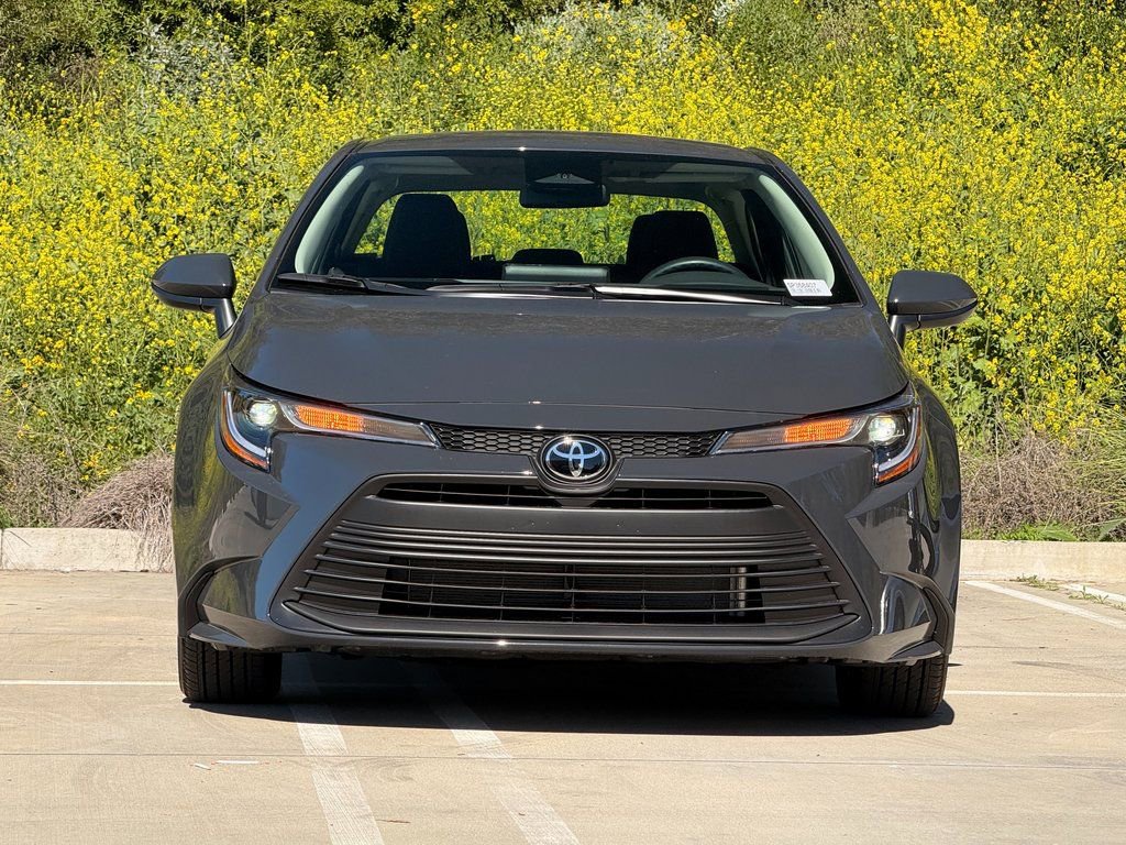 Used 2025 Toyota Corolla LE image 4