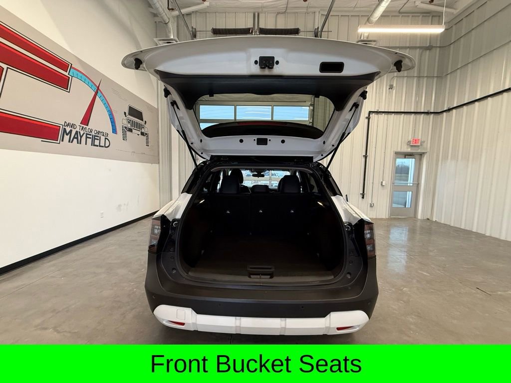 Used 2025 Nissan Kicks SR FWD image 11