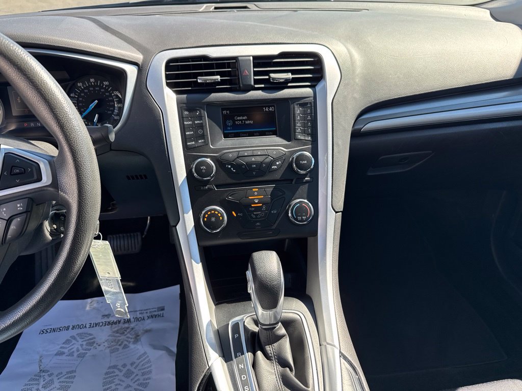Used 2016 Ford Fusion SE FWD image 19