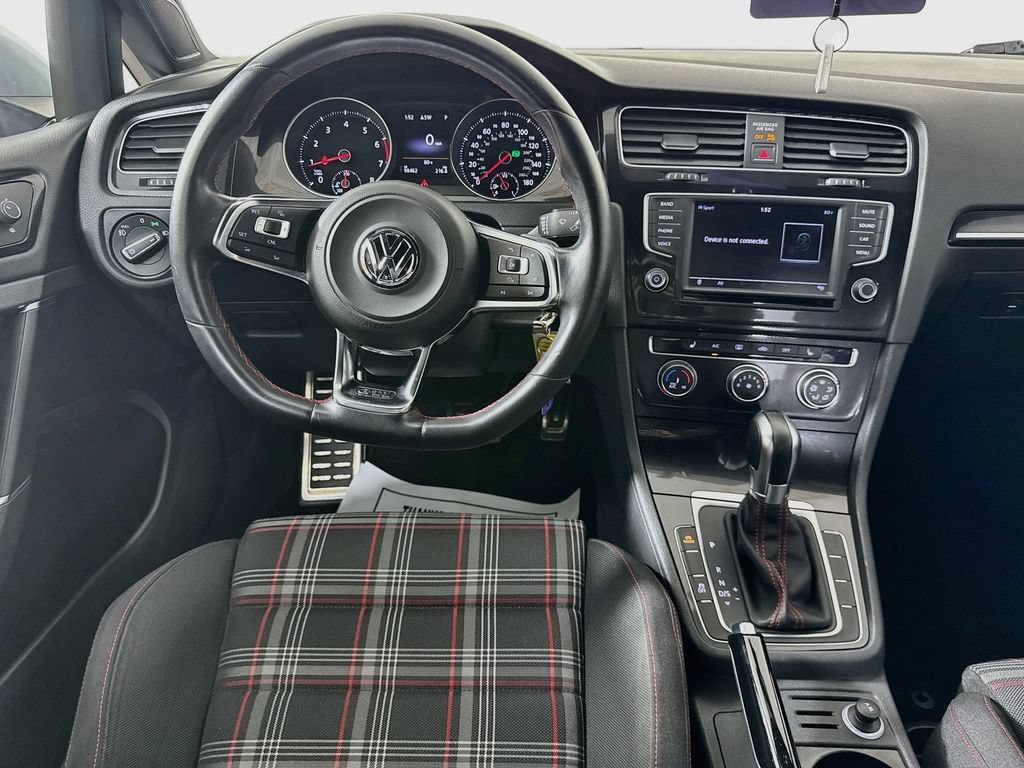 Used 2016 Volkswagen Golf 4-Door FWD image 27