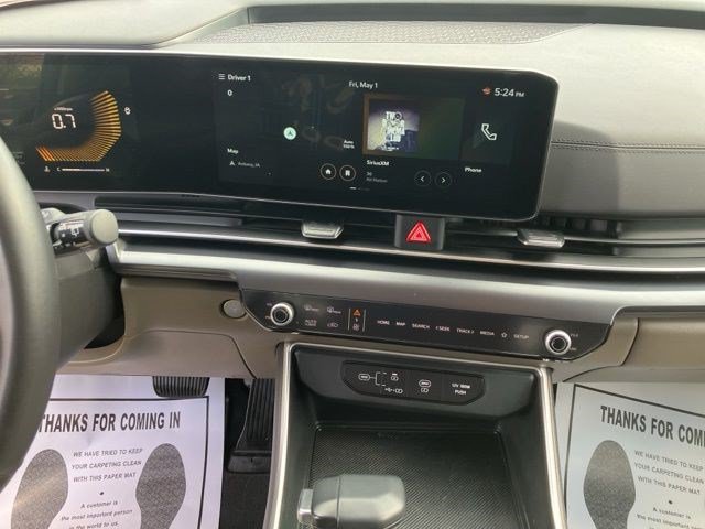 Used 2025 Kia Carnival FWD image 18