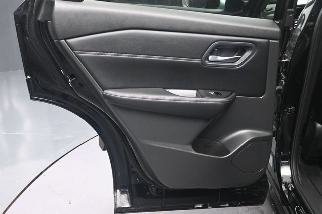 Used 2026 Nissan Rogue SL AWD/4WD image 16