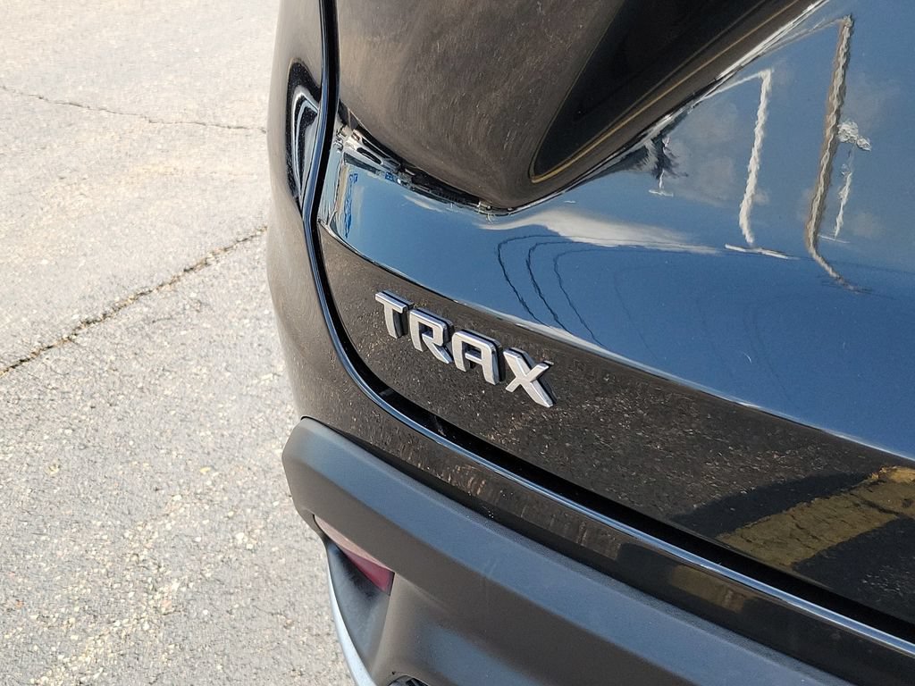 Used 2025 Chevrolet Trax LT FWD image 8