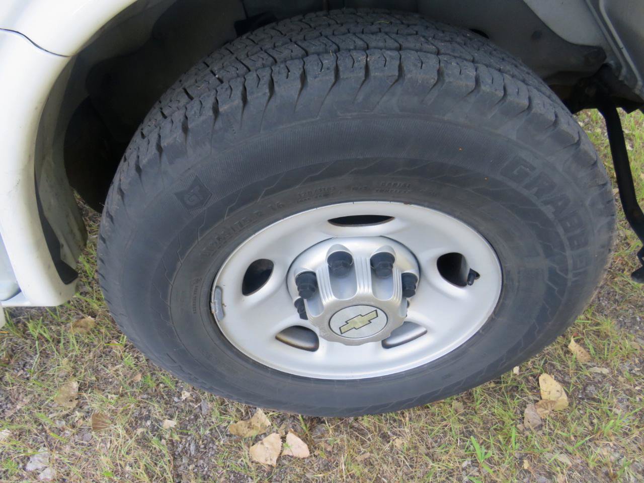 Used 2011 Chevrolet Express 3500 LS RWD image 32